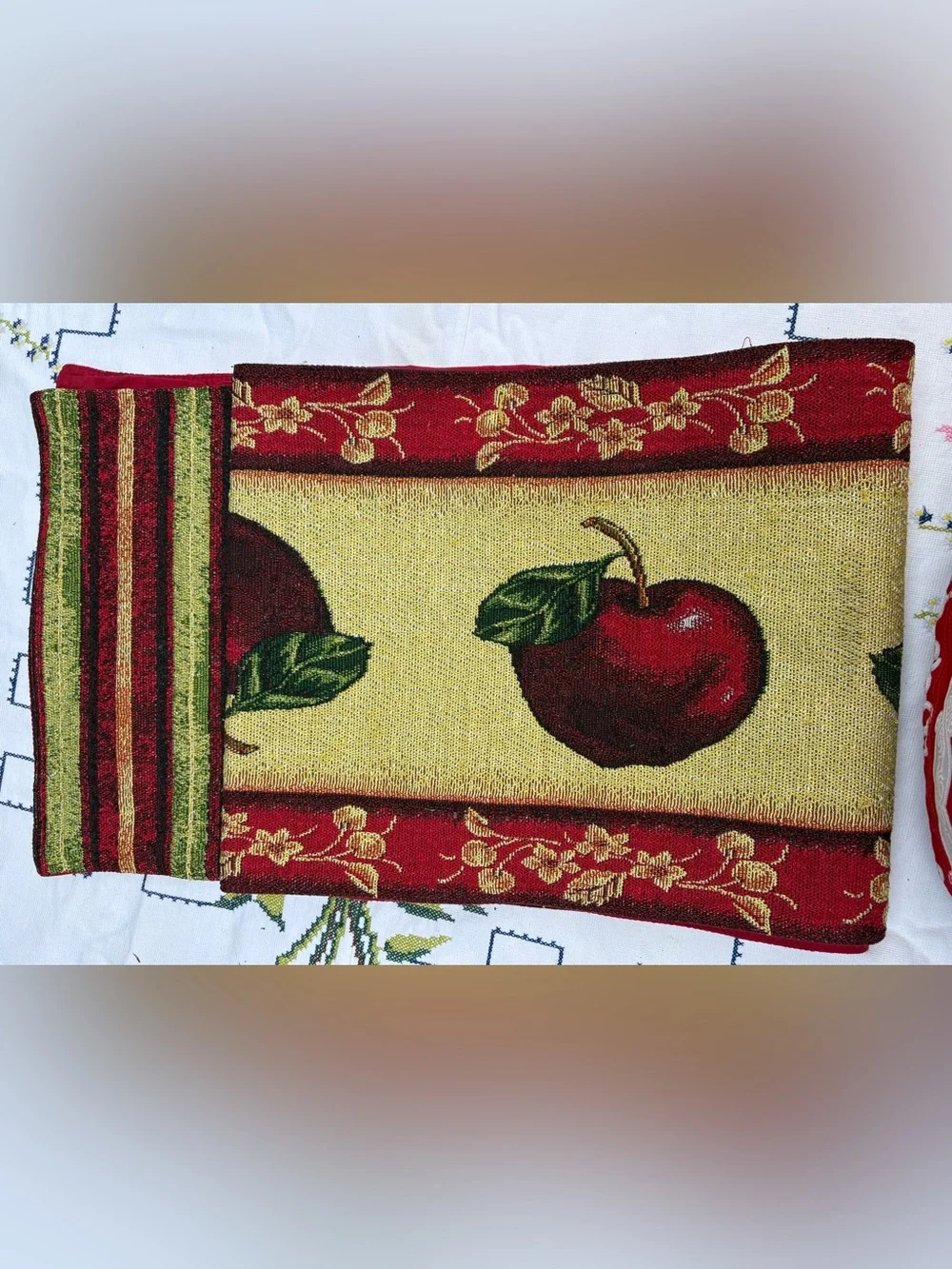 Red Apple Farm House Style Table Runner